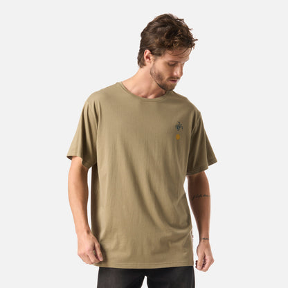 Polera Hombre El Cuernudo Verde Oliva Haka Honu