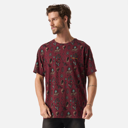 Polera Hombre Esoterica Print Burdeo Haka Honu