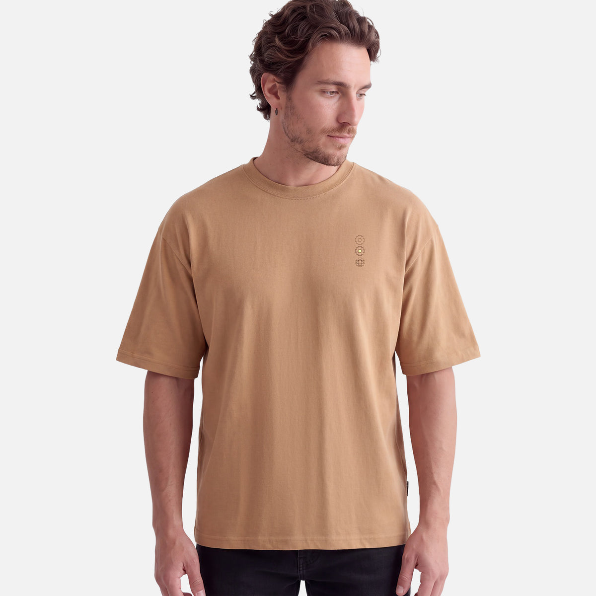 Polera Hombre Voy y Vuelvo Cafe Claro Haka Honu