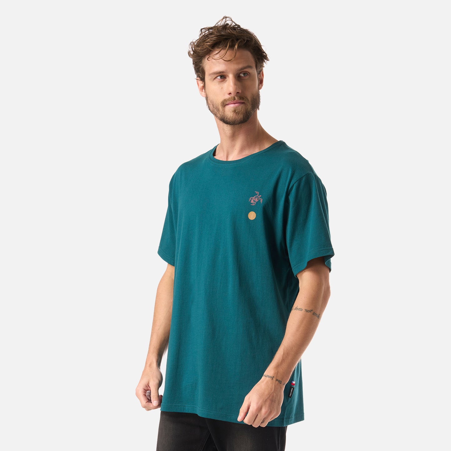 Polera Hombre El Cuernudo Petroleo Oscuro Haka Honu