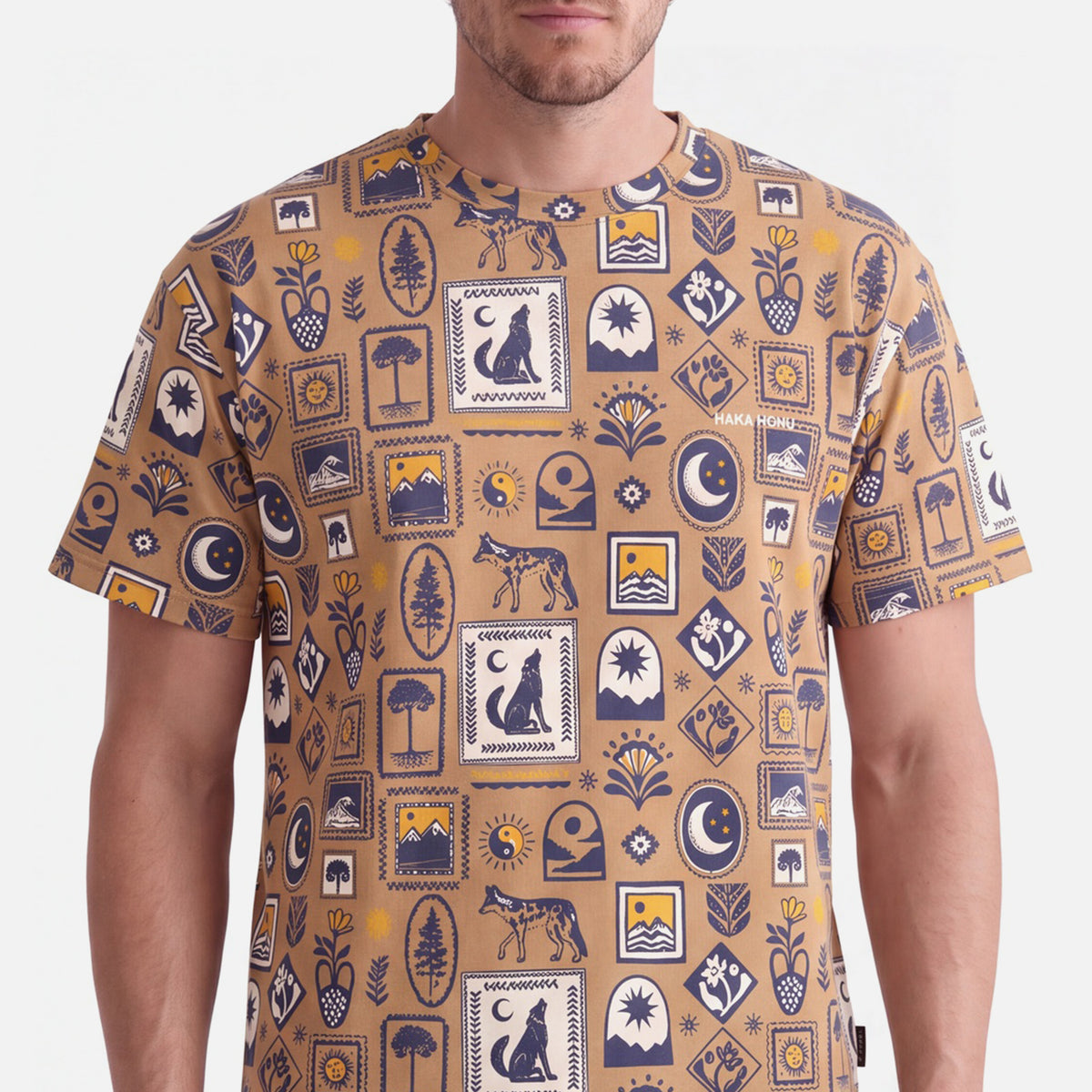 Polera Hombre Reliquias Print Cafe Claro Haka Honu