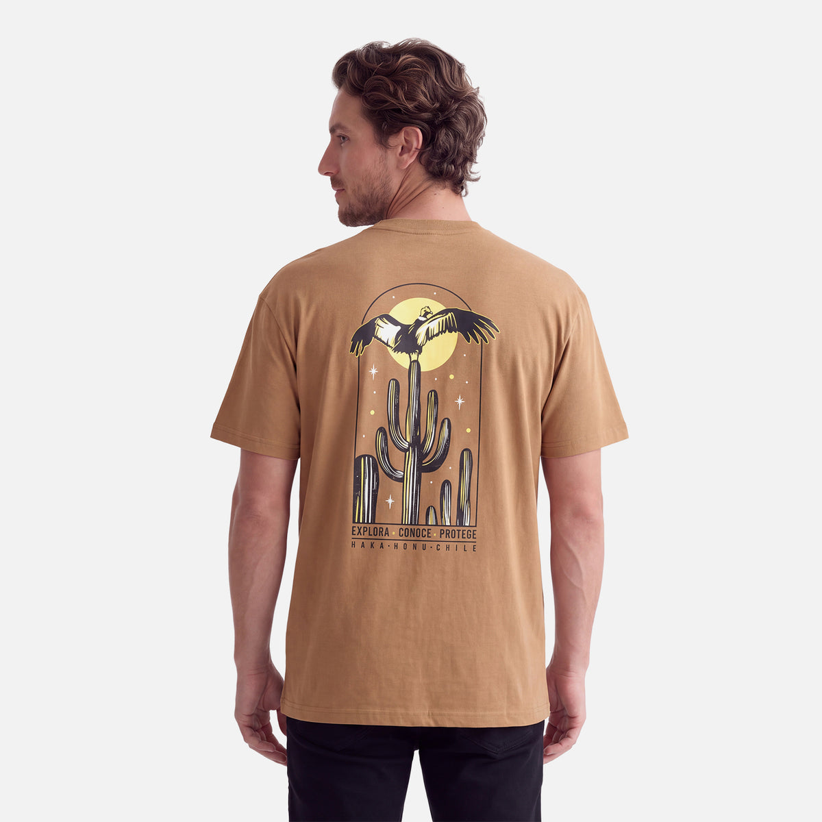 Polera Hombre Voy y Vuelvo Cafe Claro Haka Honu