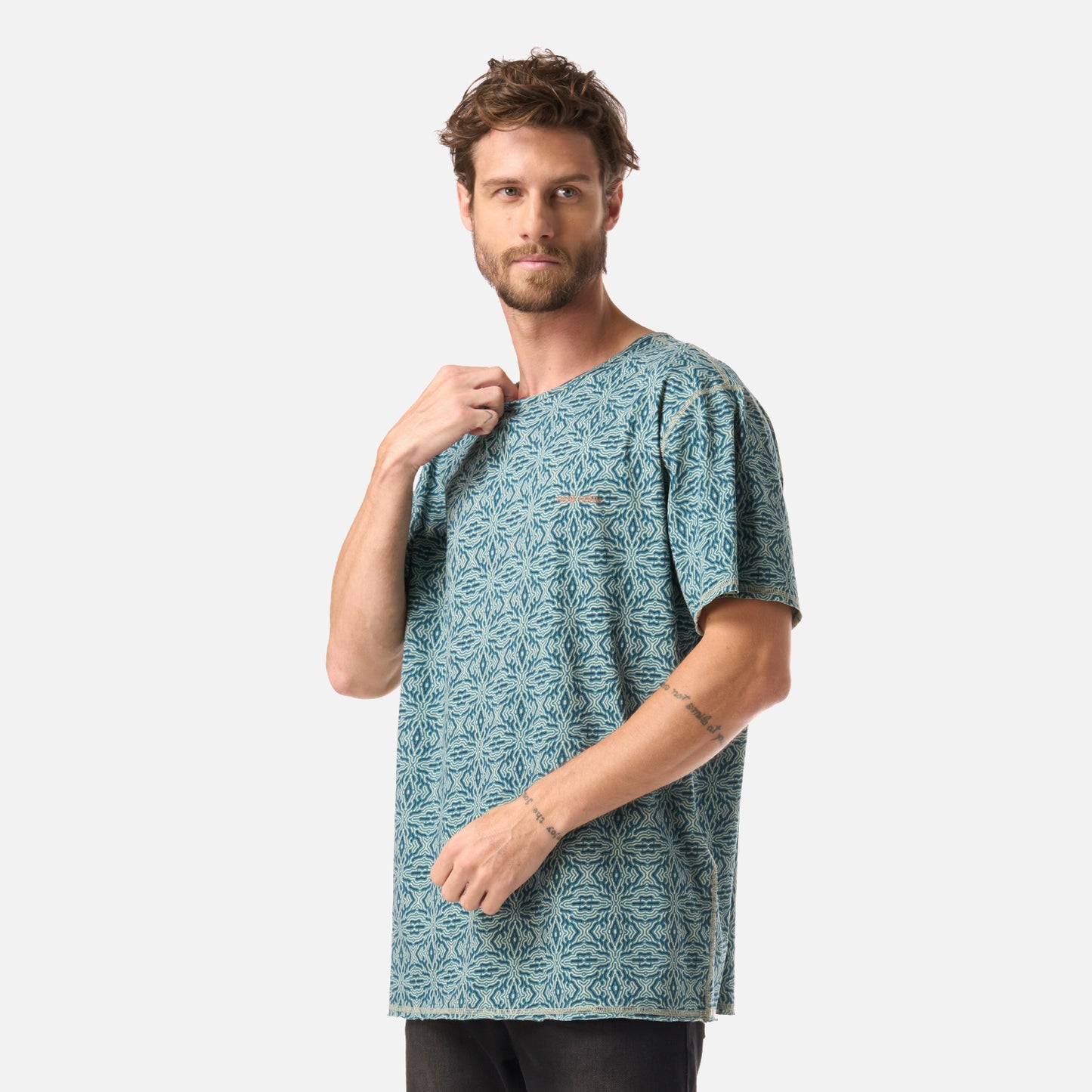 Polera Hombre Bi-curioso Print Azul Noche Haka Honu