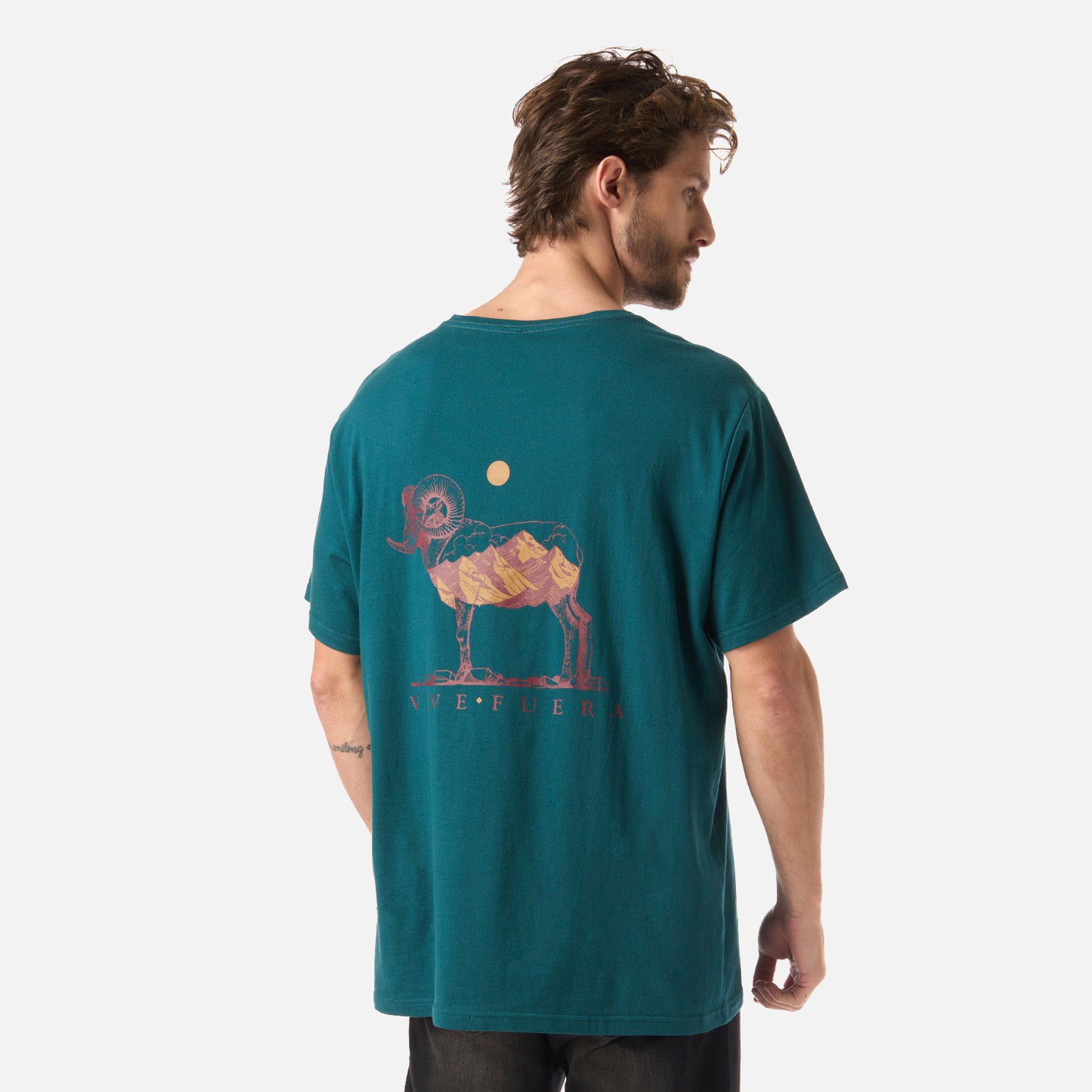 Polera Hombre El Cuernudo Petroleo Oscuro Haka Honu