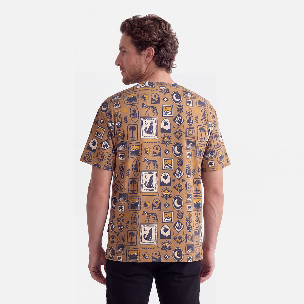Polera Hombre Reliquias Print Cafe Claro Haka Honu