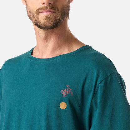 Polera Hombre El Cuernudo Petroleo Oscuro Haka Honu