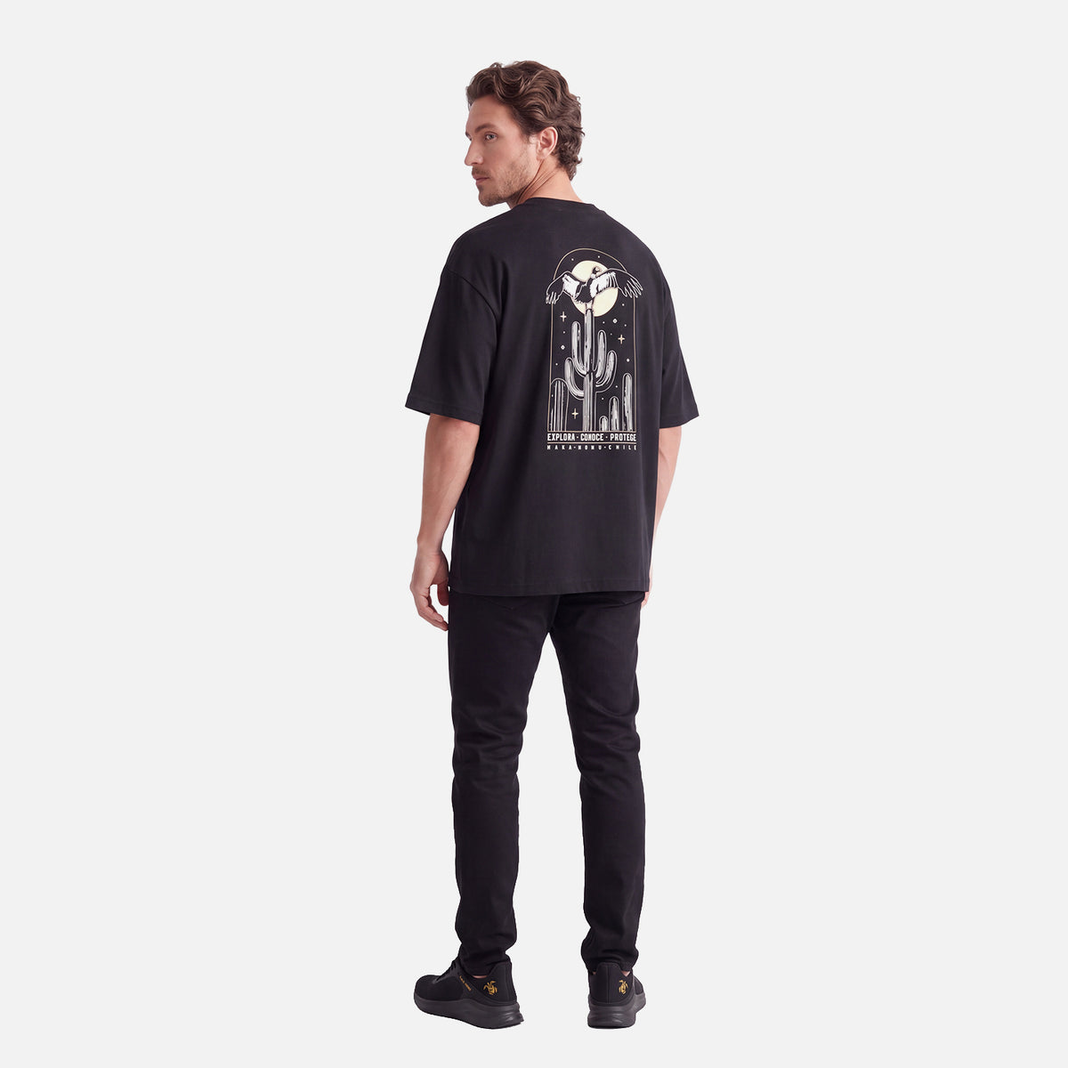 Polera Hombre Voy y Vuelvo Negro Haka Honu
