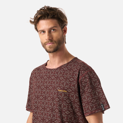 Polera Hombre Bi-curioso Print Vino Haka Honu