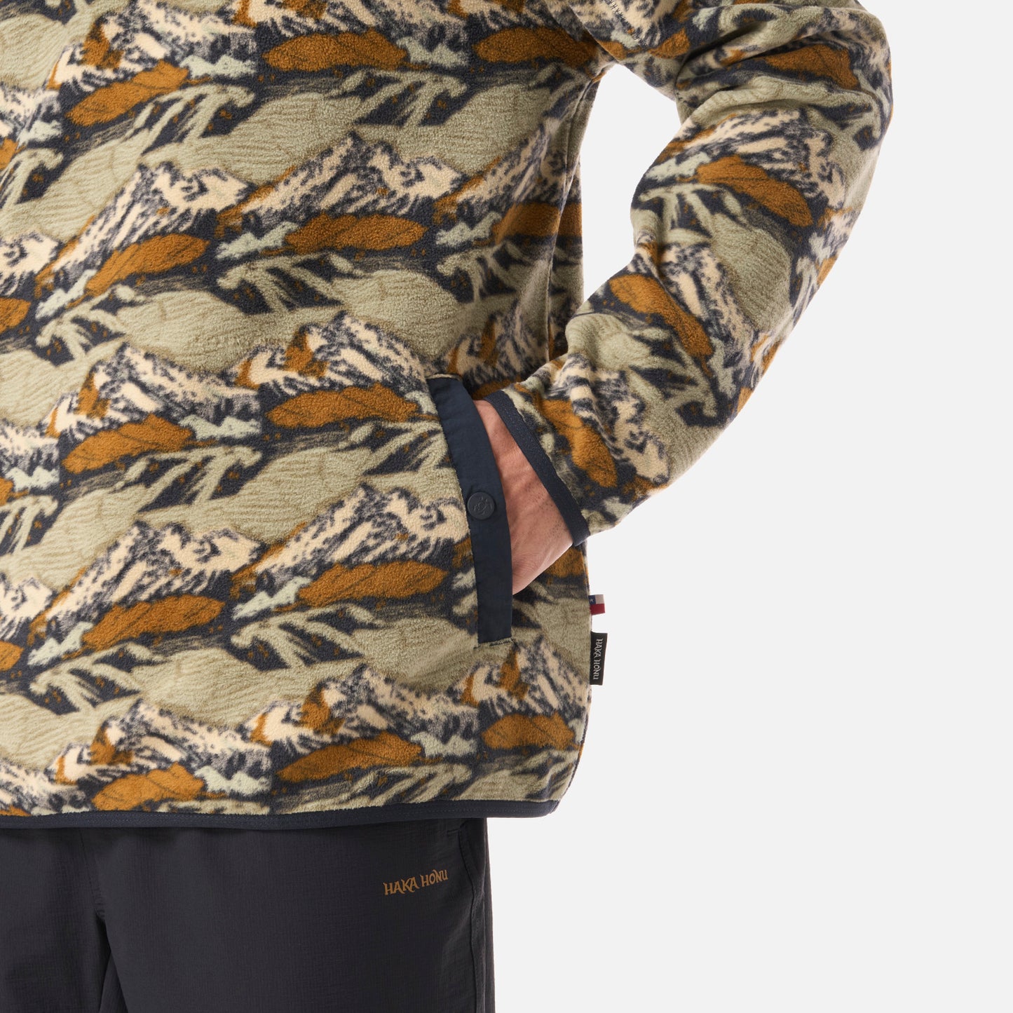 Polar Hombre Tokerau Print Verde Oliva Haka Honu