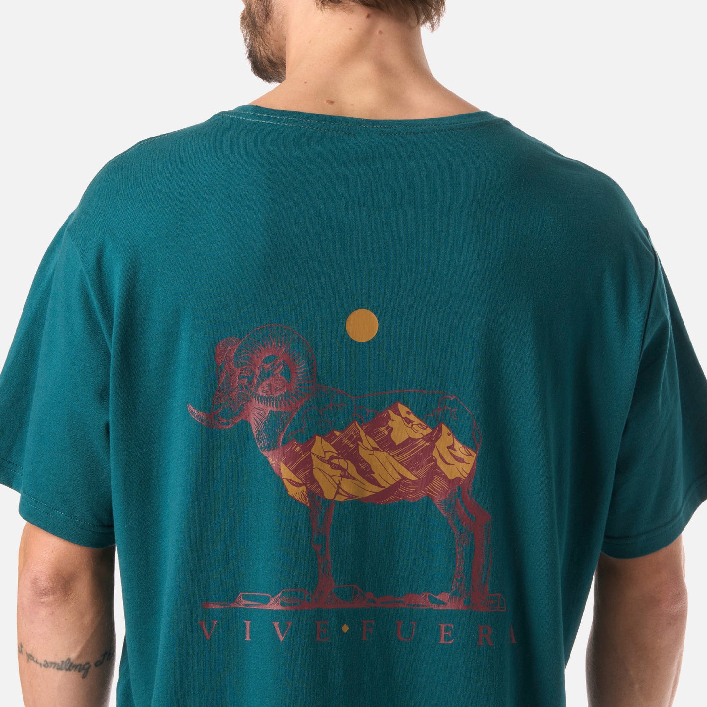 Polera Hombre El Cuernudo Petroleo Oscuro Haka Honu