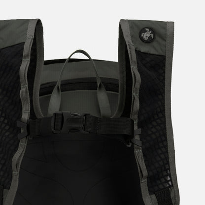 Mochila Peso Pluma 25L Negro Haka Honu