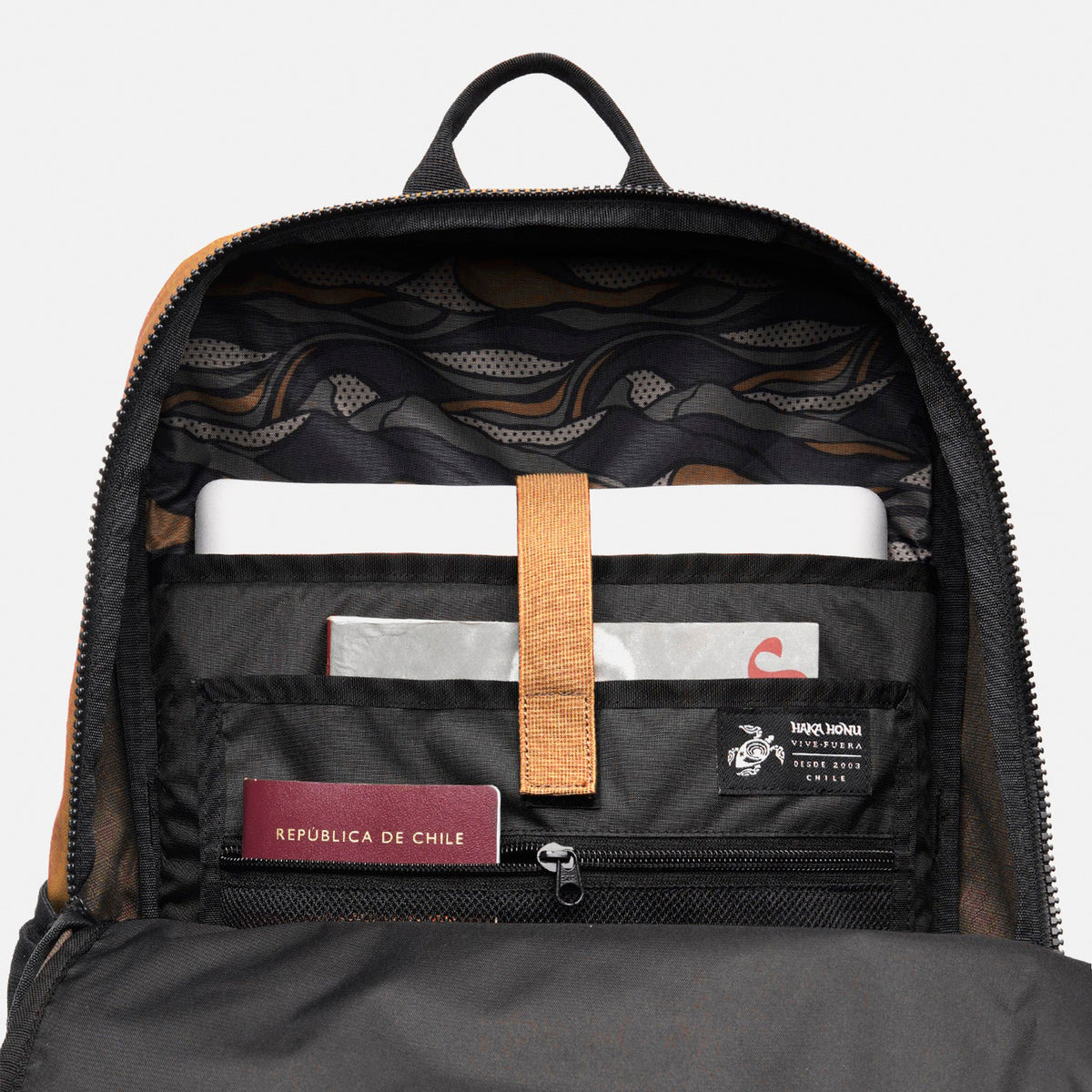 Mochila Trome 28L Mostaza Haka Honu